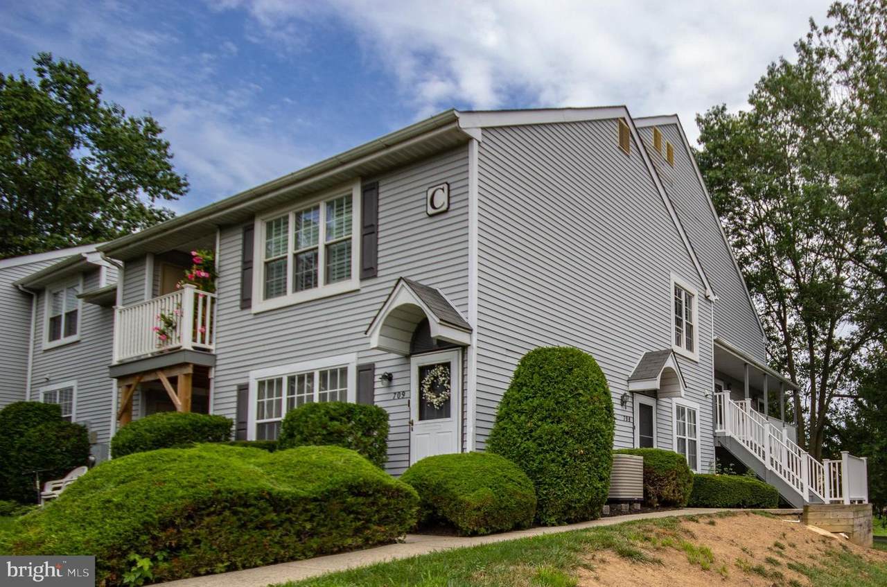 717 Sparrow Lane - Photo 1
