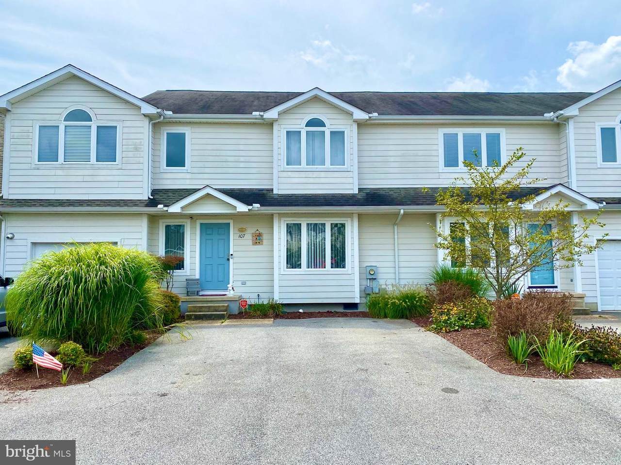 107 Lakeside Drive - Photo 1