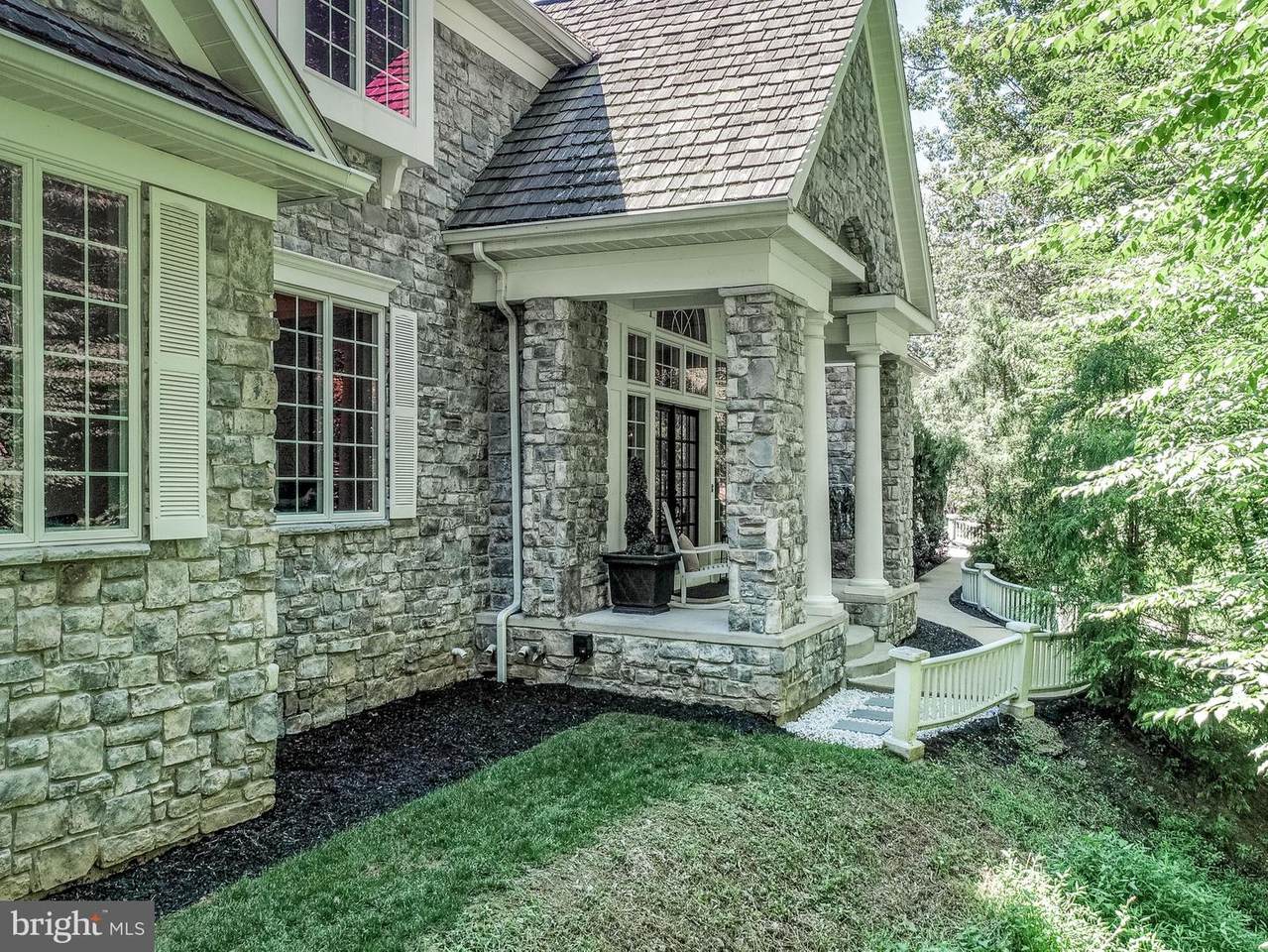 624 Carrington Court - Photo 1