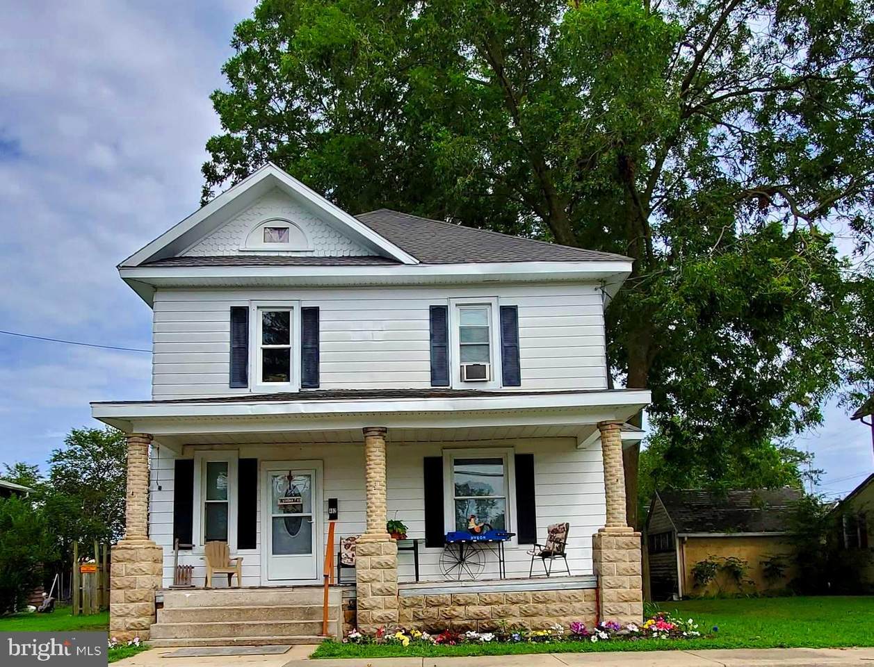 402 2ND Street - Photo 1