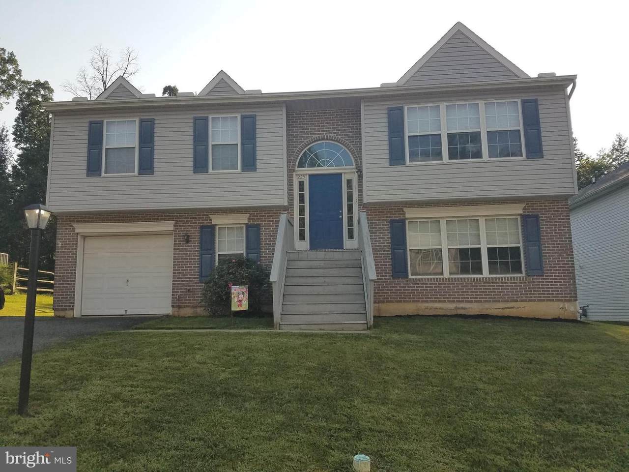 225 Independence Drive - Photo 1