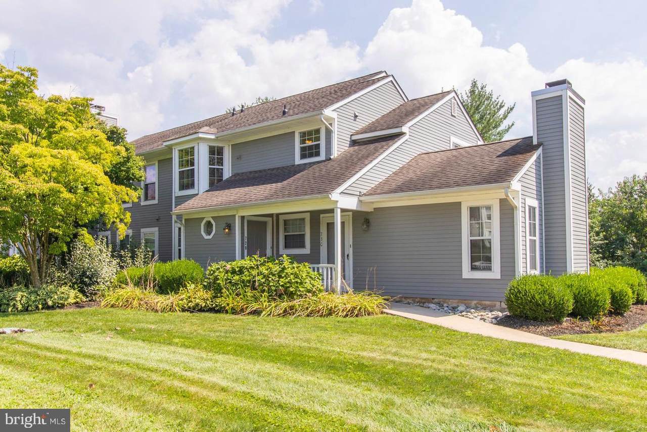 728 Bradford Terrace - Photo 1