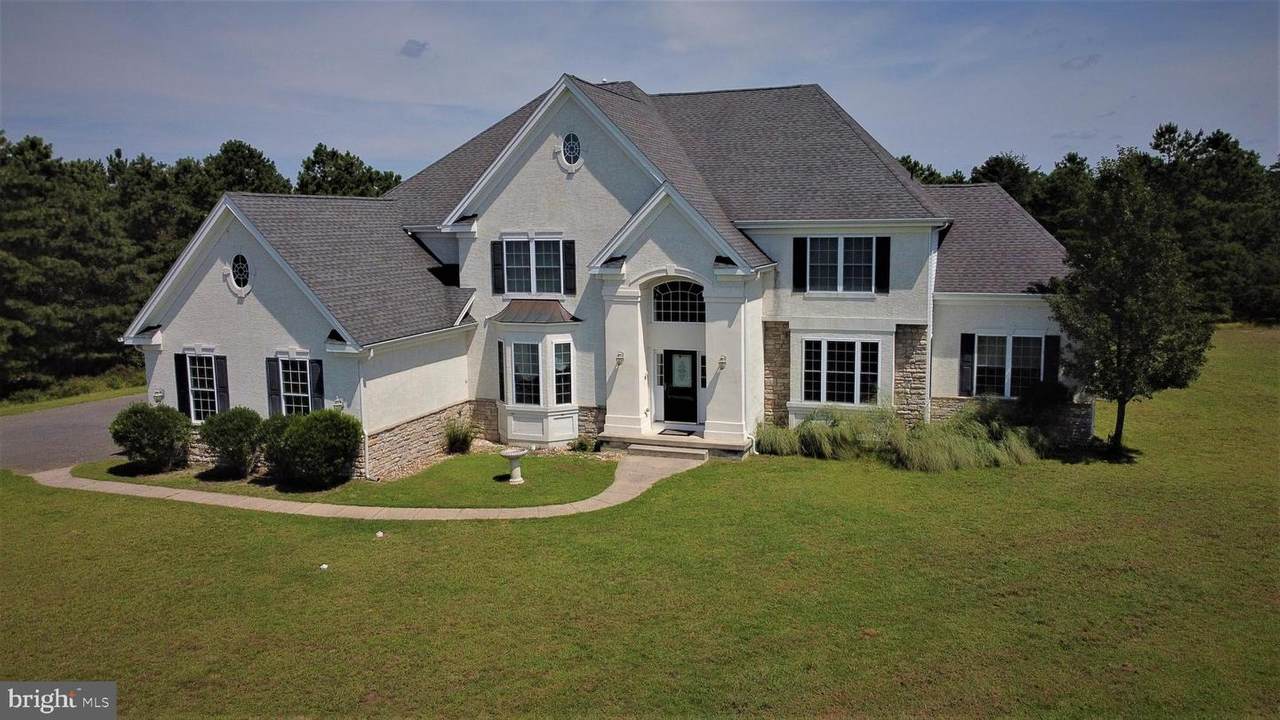 35 Oxford Circle - Photo 1