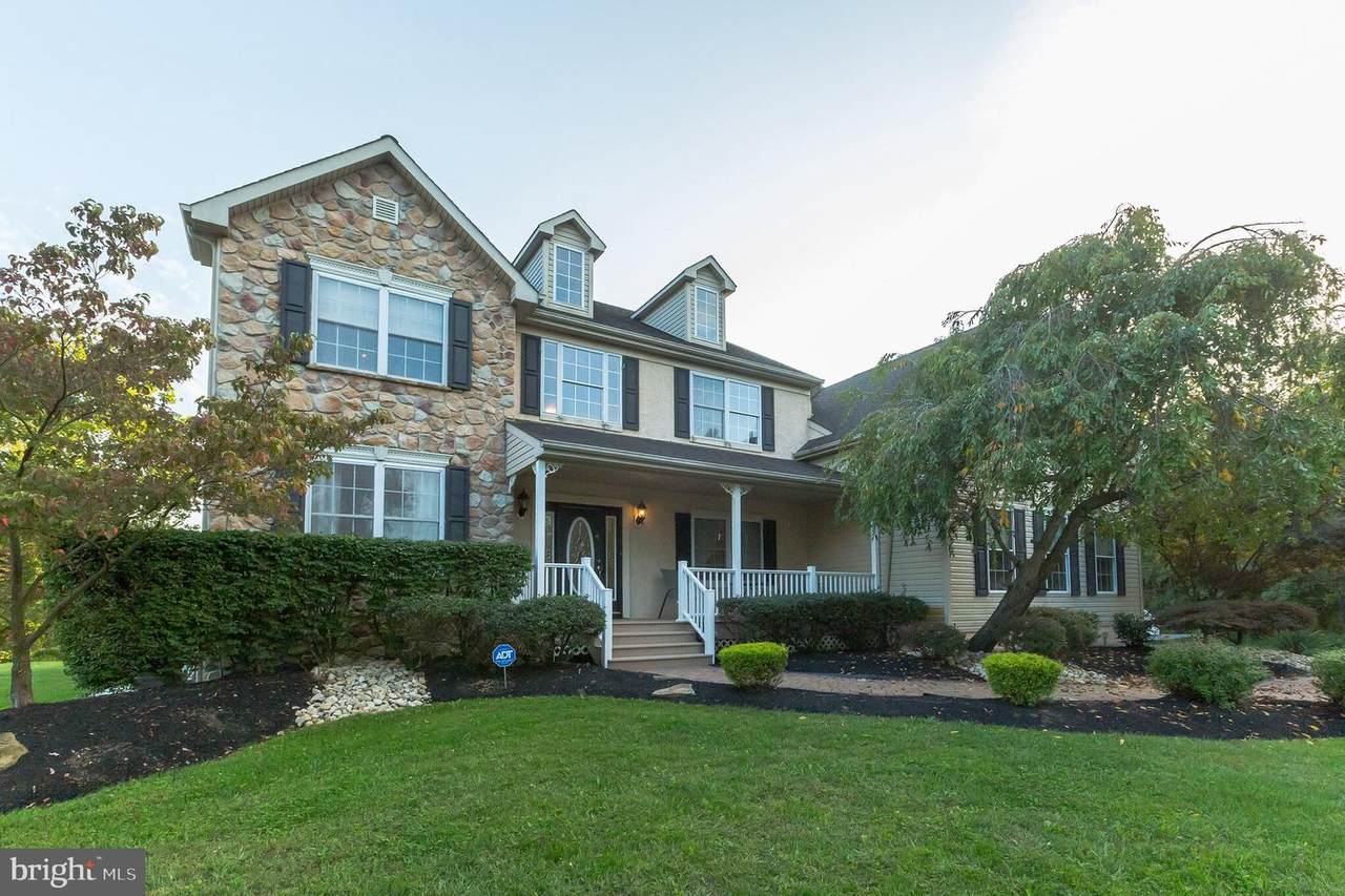 220 Deerpath Court - Photo 1