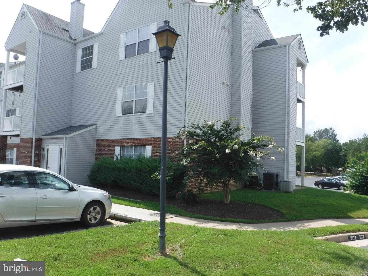 302 Grosvenor Lane - Photo 1