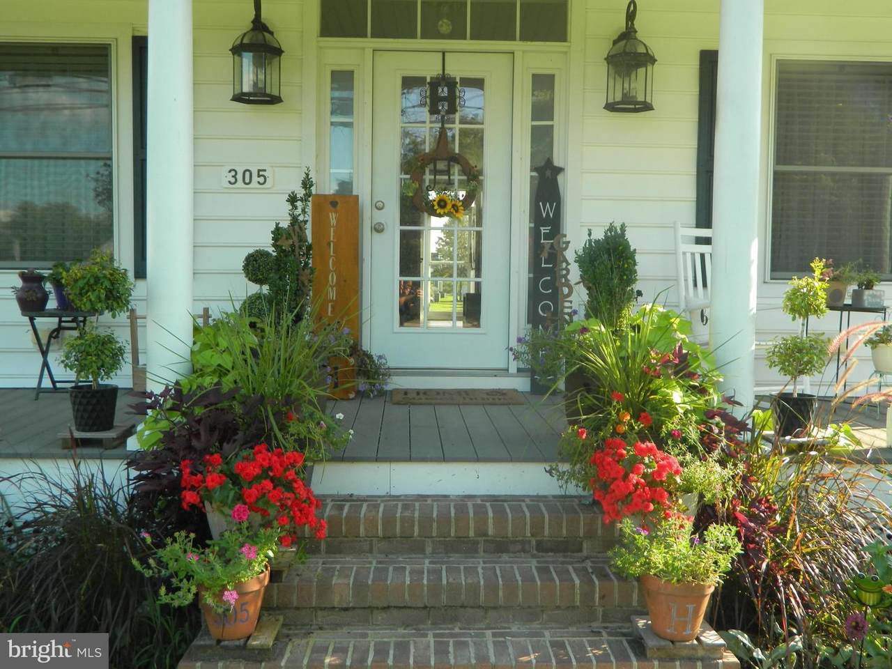 305 Railroad Avenue - Photo 1
