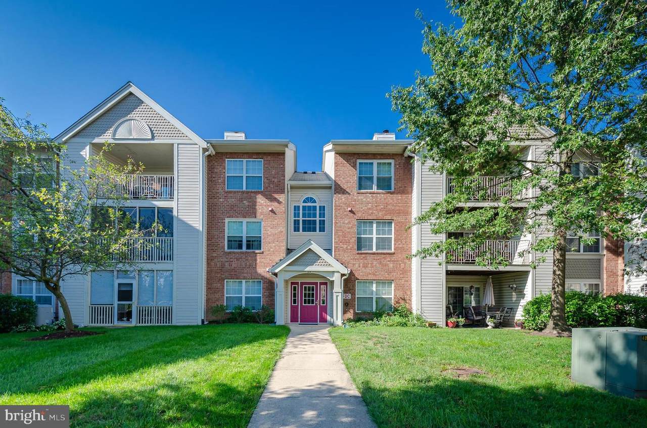 304 Blue Water Court - Photo 1