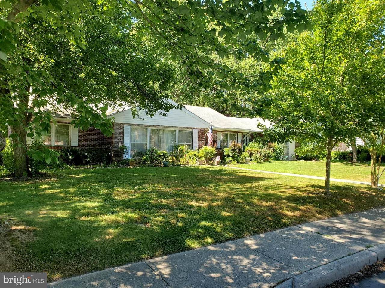 413 Glenburn Avenue - Photo 1