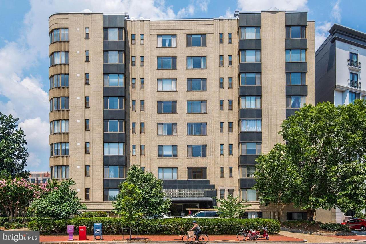 1 Scott Circle - Photo 1