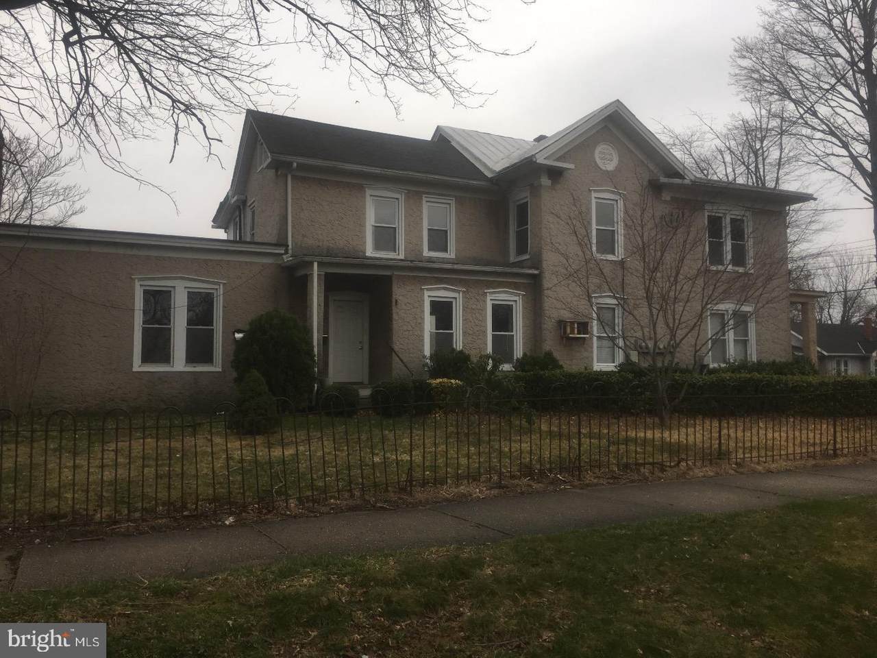 643 Almond Street - Photo 1