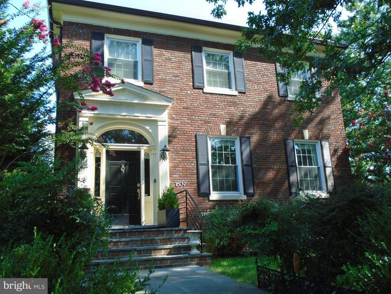 1609 Buchanan Street - Photo 1