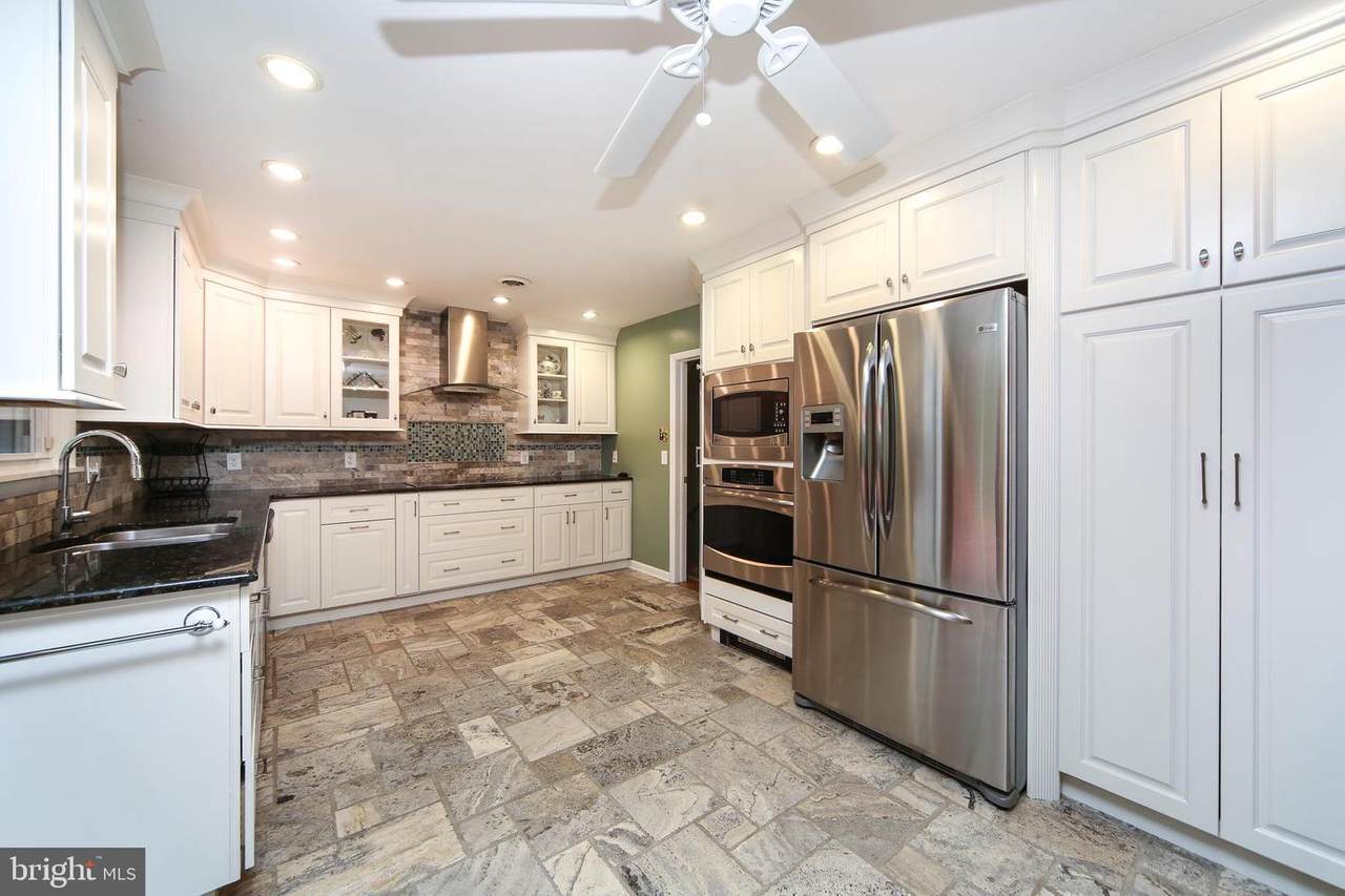 416 Yorkshire Road - Photo 1