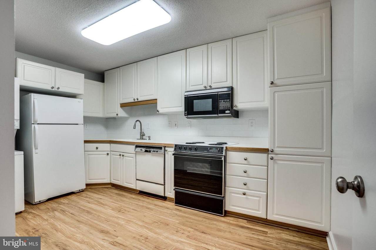 307 Yoakum Parkway - Photo 1