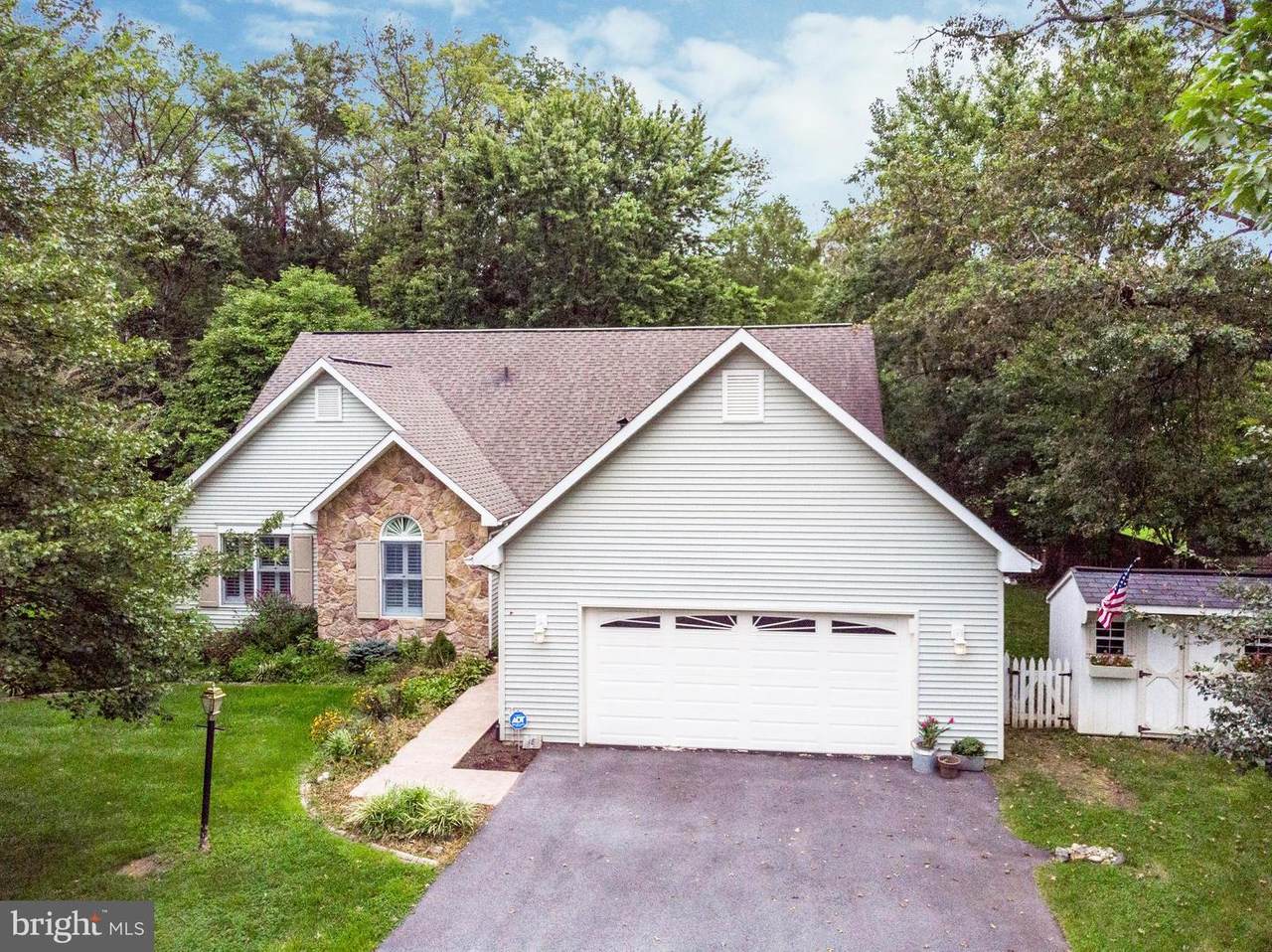 18 Rhodes Avenue - Photo 1