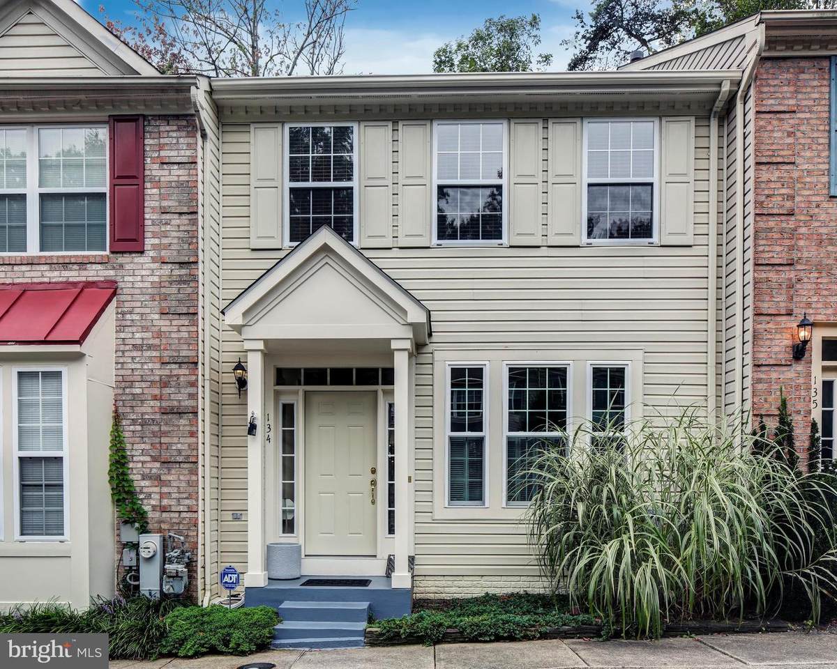 134 Quiet Waters Place - Photo 1