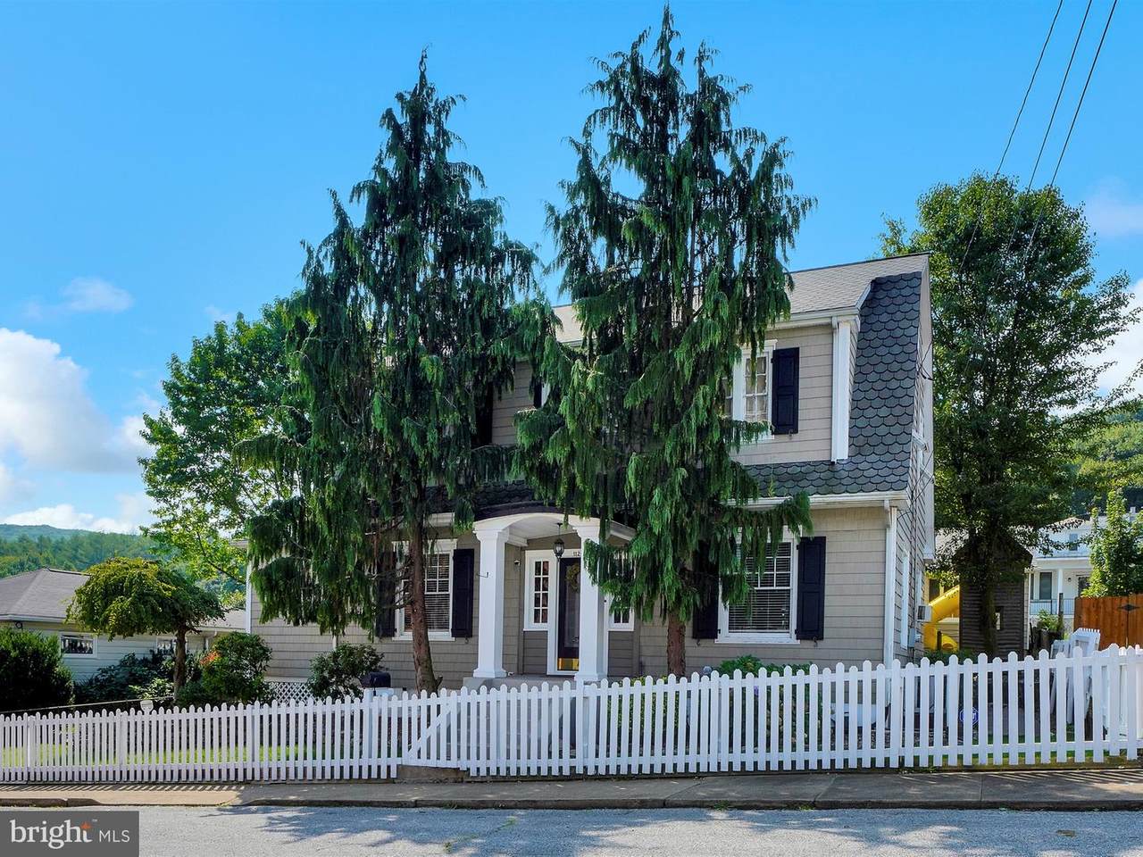 1120 Spruce Street - Photo 1
