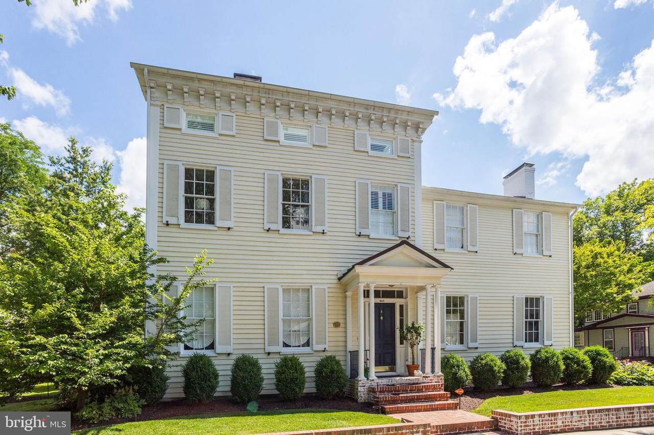200 Goldsborough Street - Photo 1