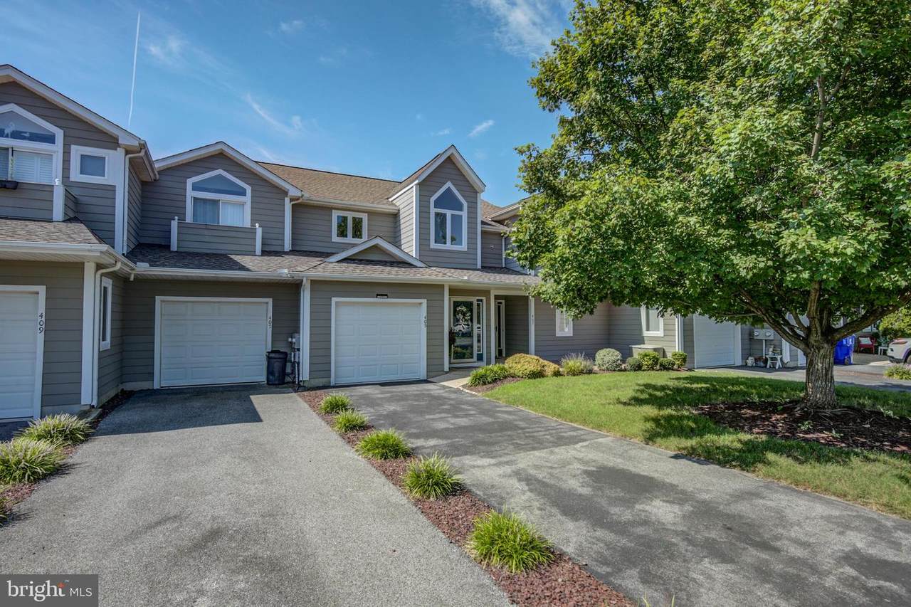405 Lakeside Drive - Photo 1
