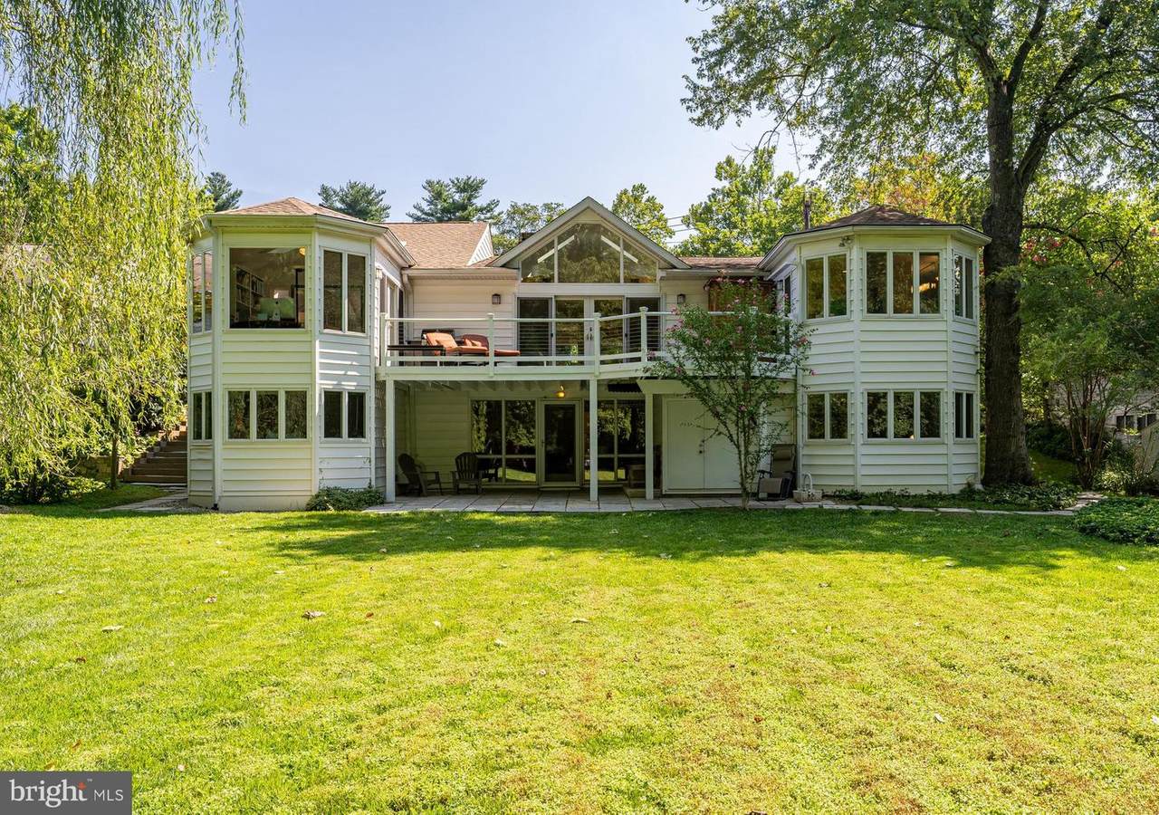 10000 Parkwood Drive - Photo 1