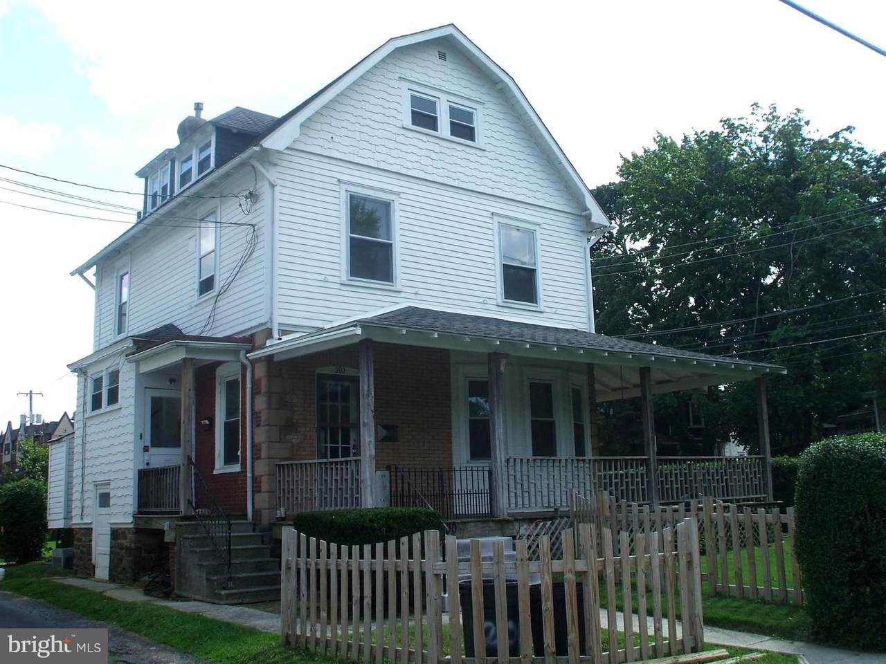 200 Hinckley Avenue - Photo 1