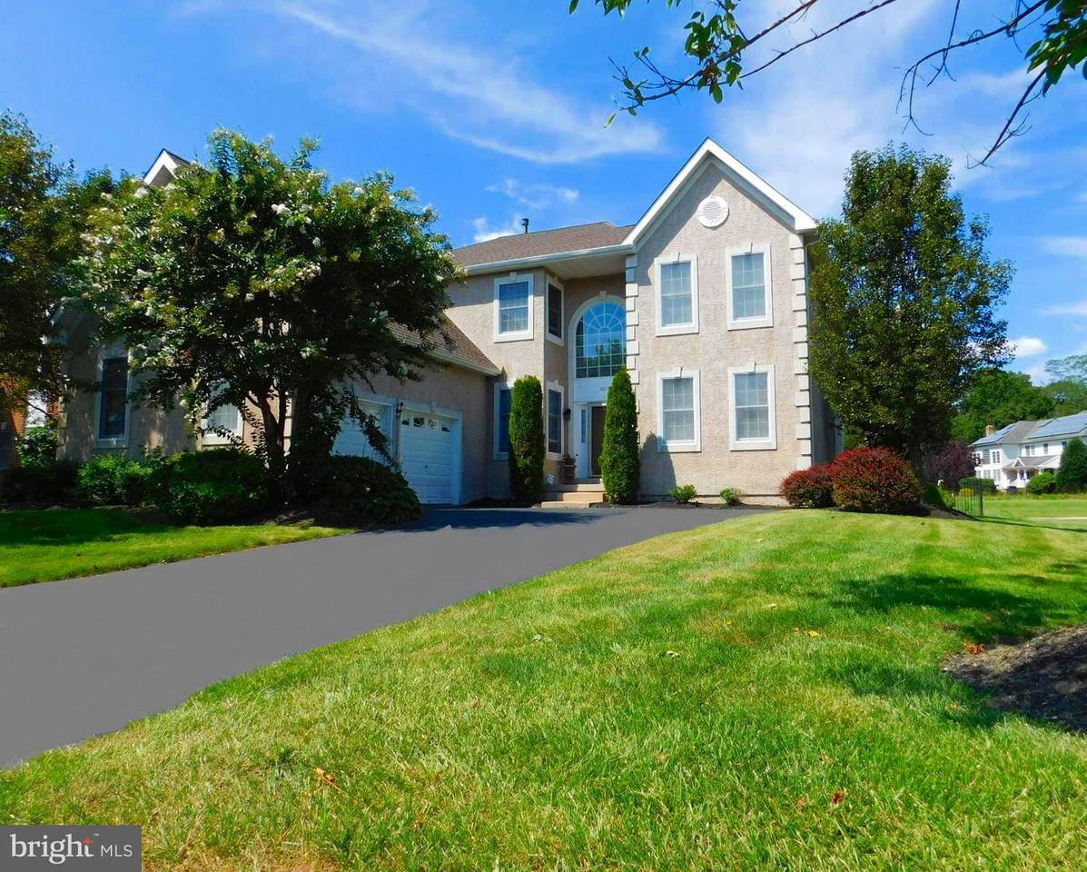 429 Laurel Creek Boulevard - Photo 1