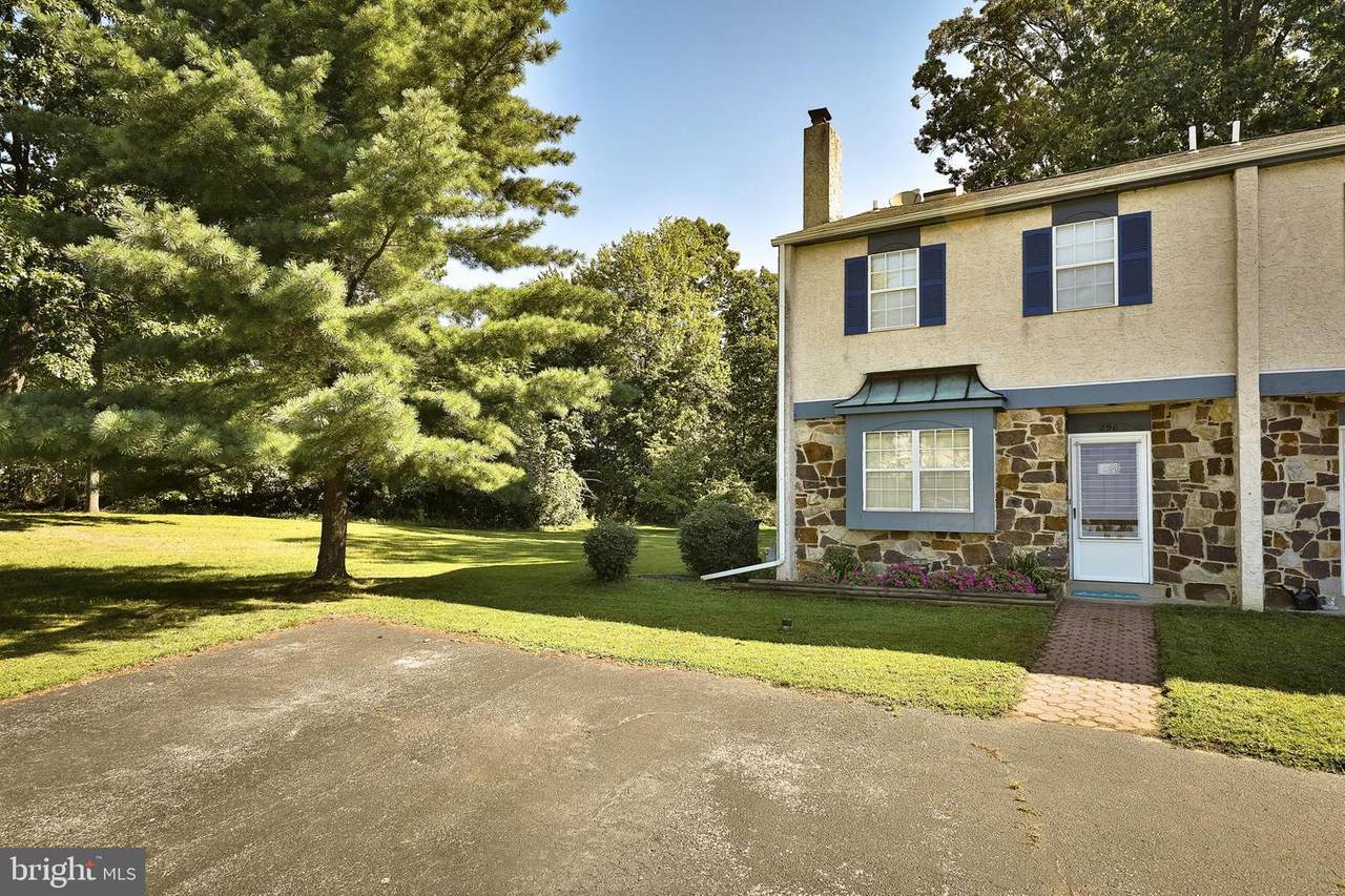 290 Lawndale Avenue - Photo 1