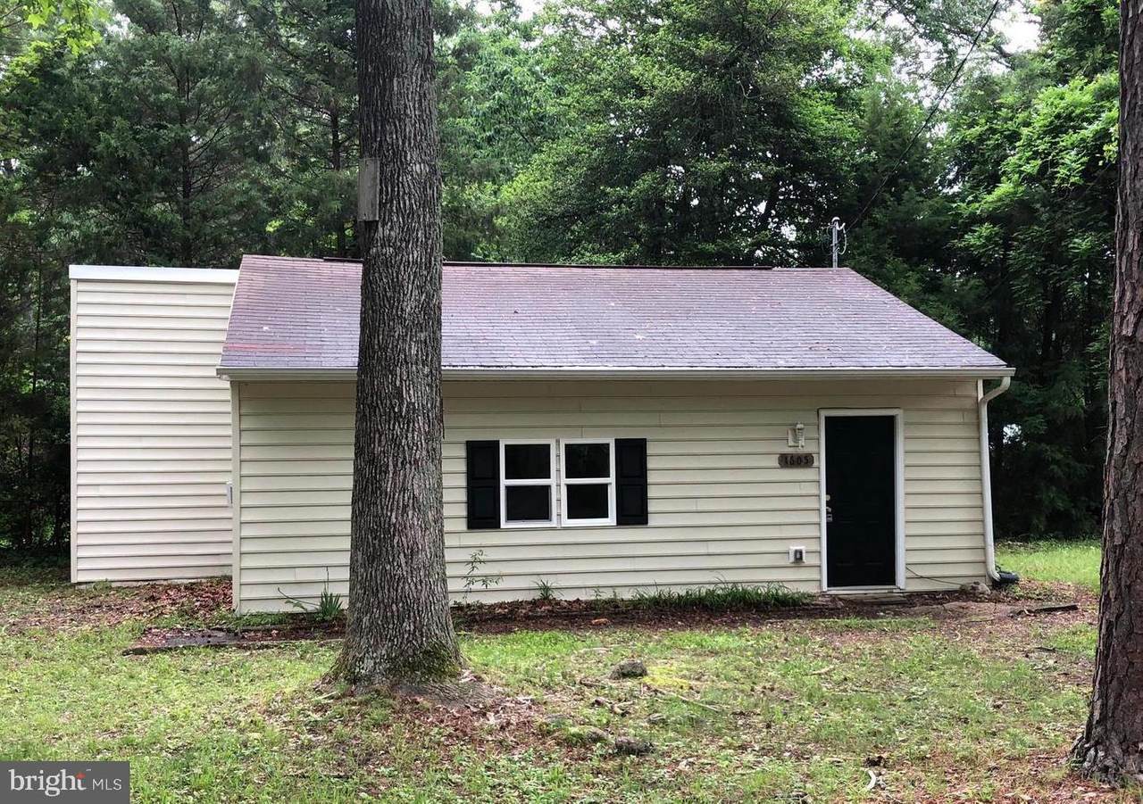1605 Lakeview Drive - Photo 1