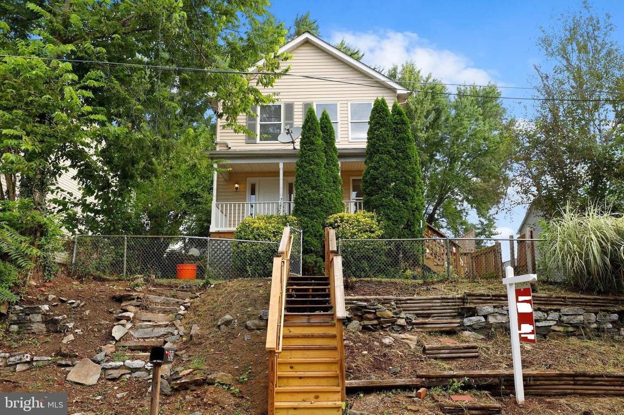 909 A Street - Photo 1