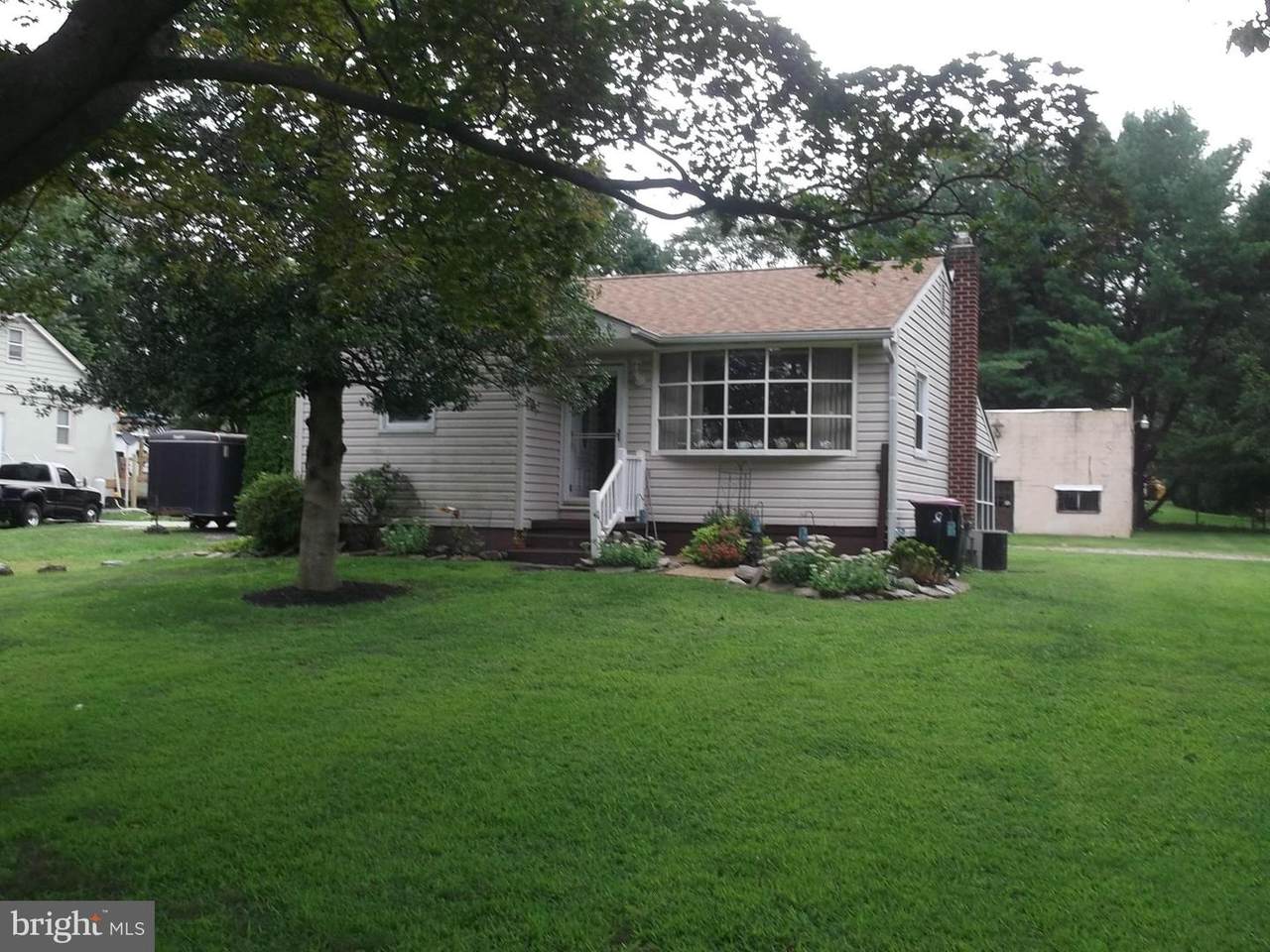 619 Venetia Avenue - Photo 1