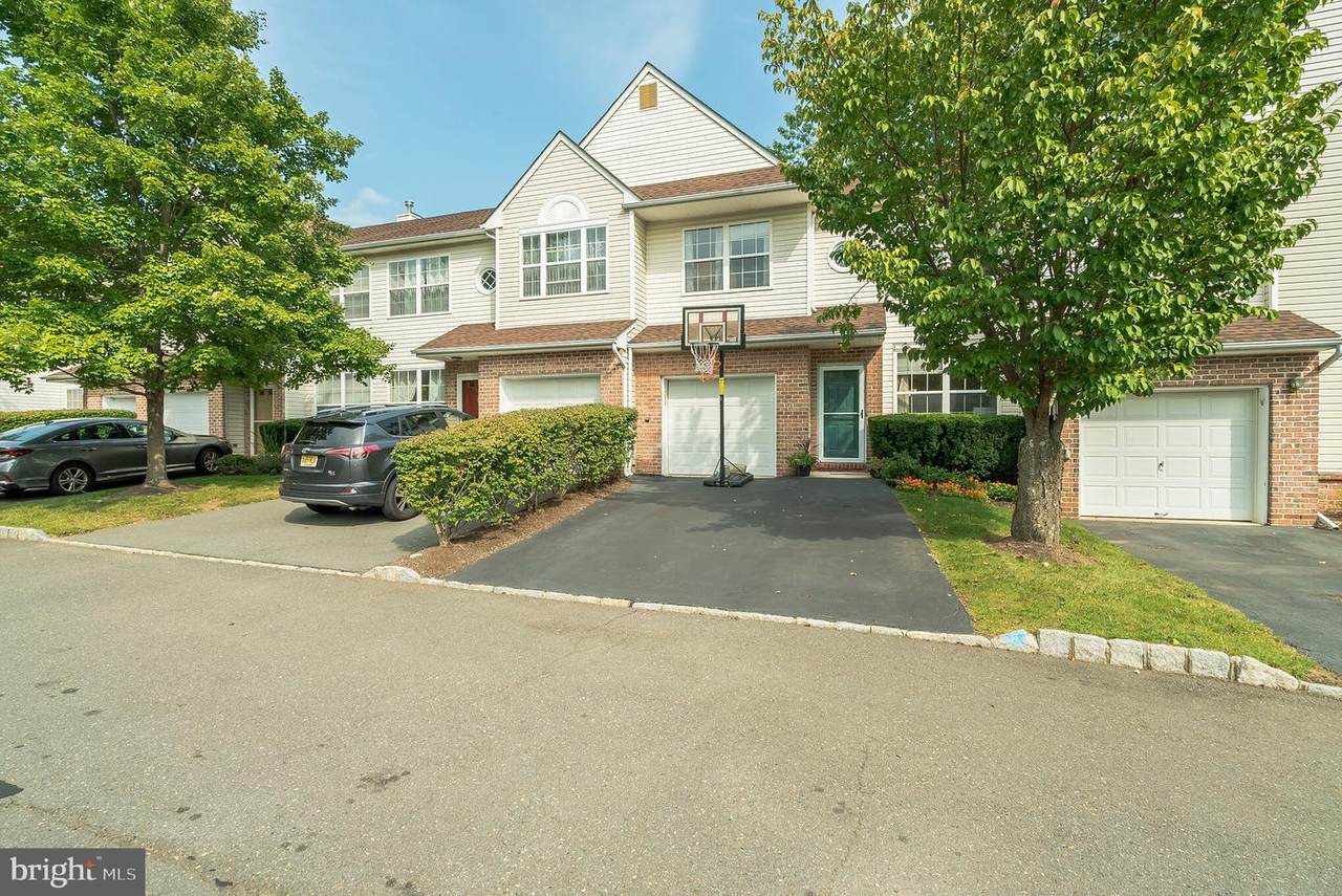 12 Carlyle Court - Photo 1
