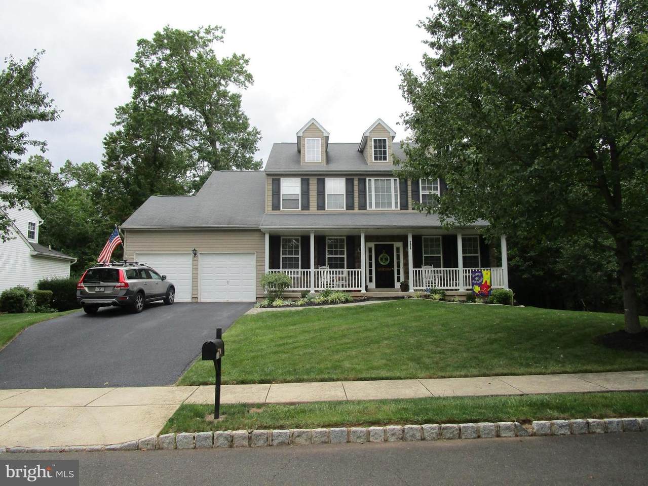 204 Oak Avenue - Photo 1