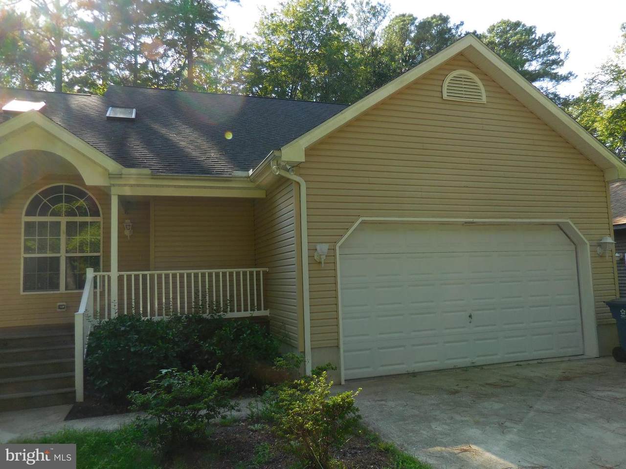 133 Camelot Circle - Photo 1
