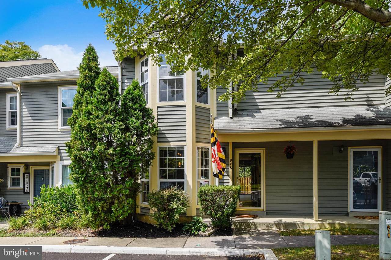 978 Breakwater Drive - Photo 1