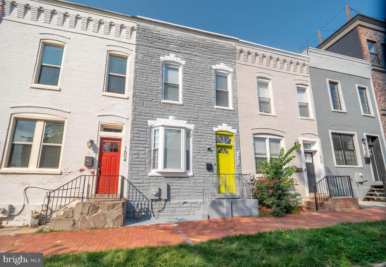 1606 Levis Street - Photo 1