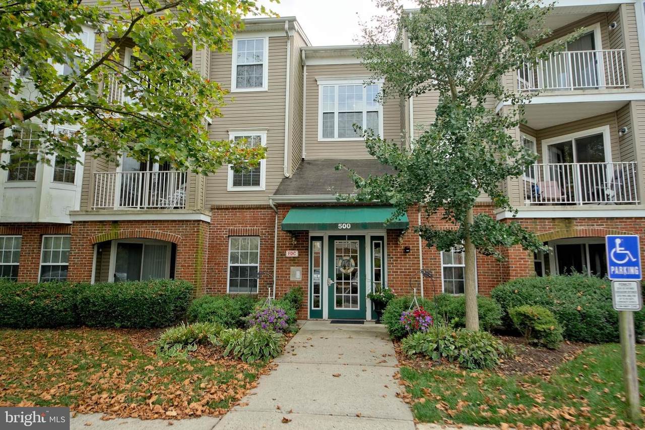 533 Mowat Circle - Photo 1