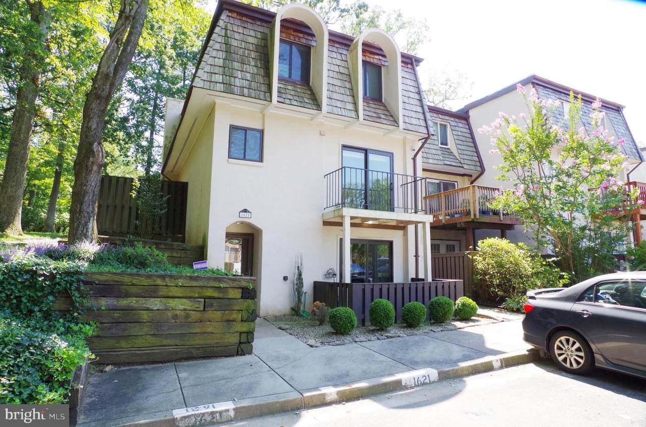 1621 Valencia Way - Photo 1