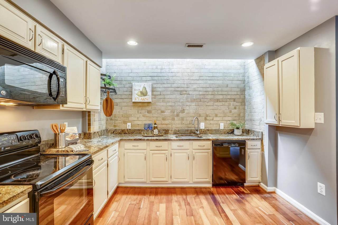 31 Dudley Court - Photo 1