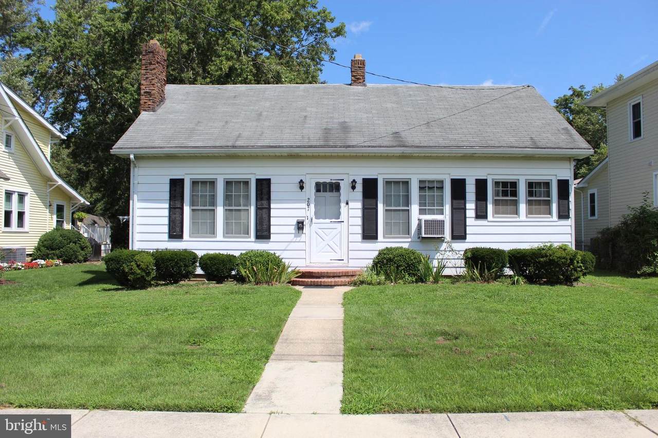 207 Graham Avenue - Photo 1