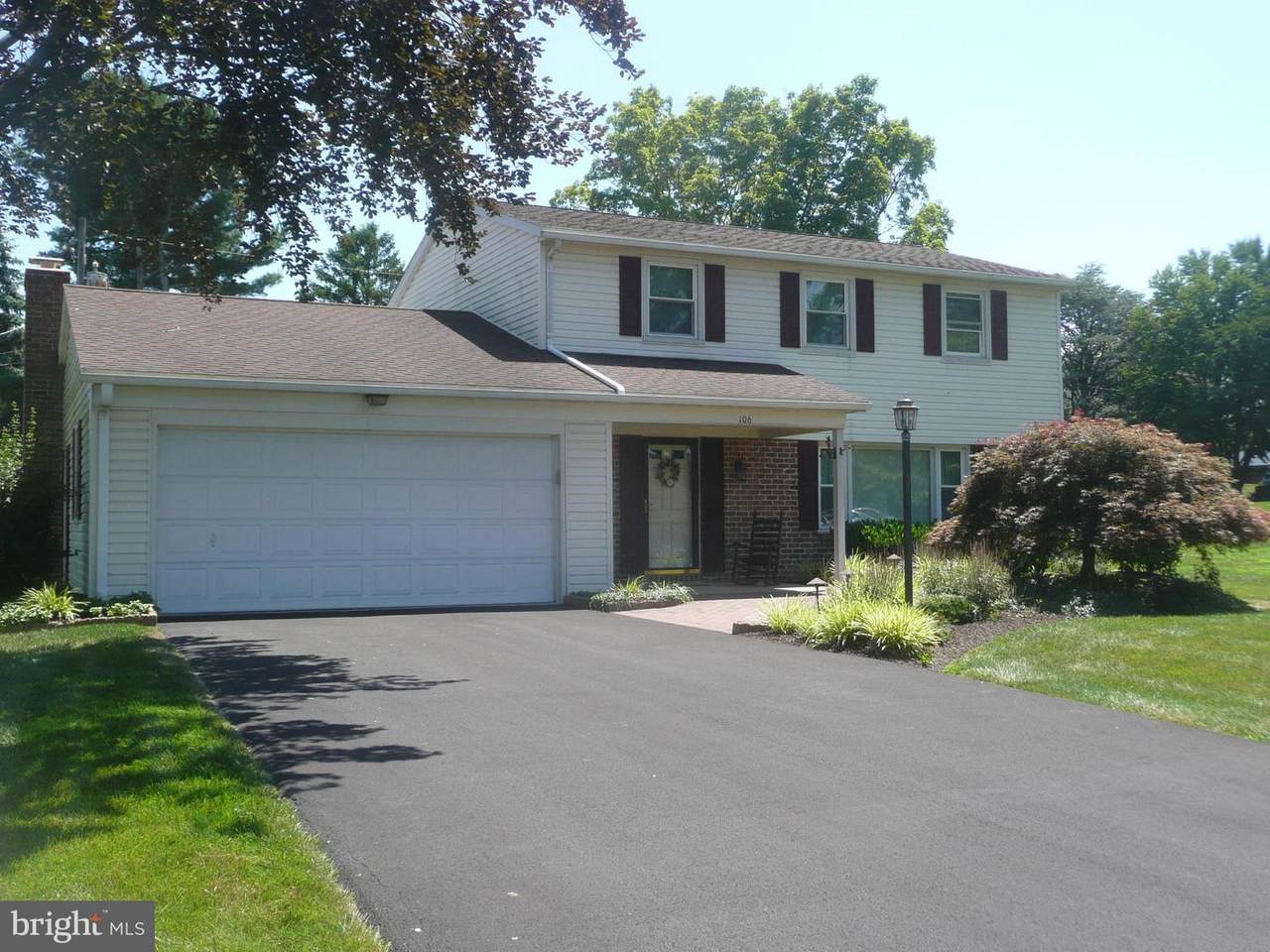 106 Crestview Avenue - Photo 1