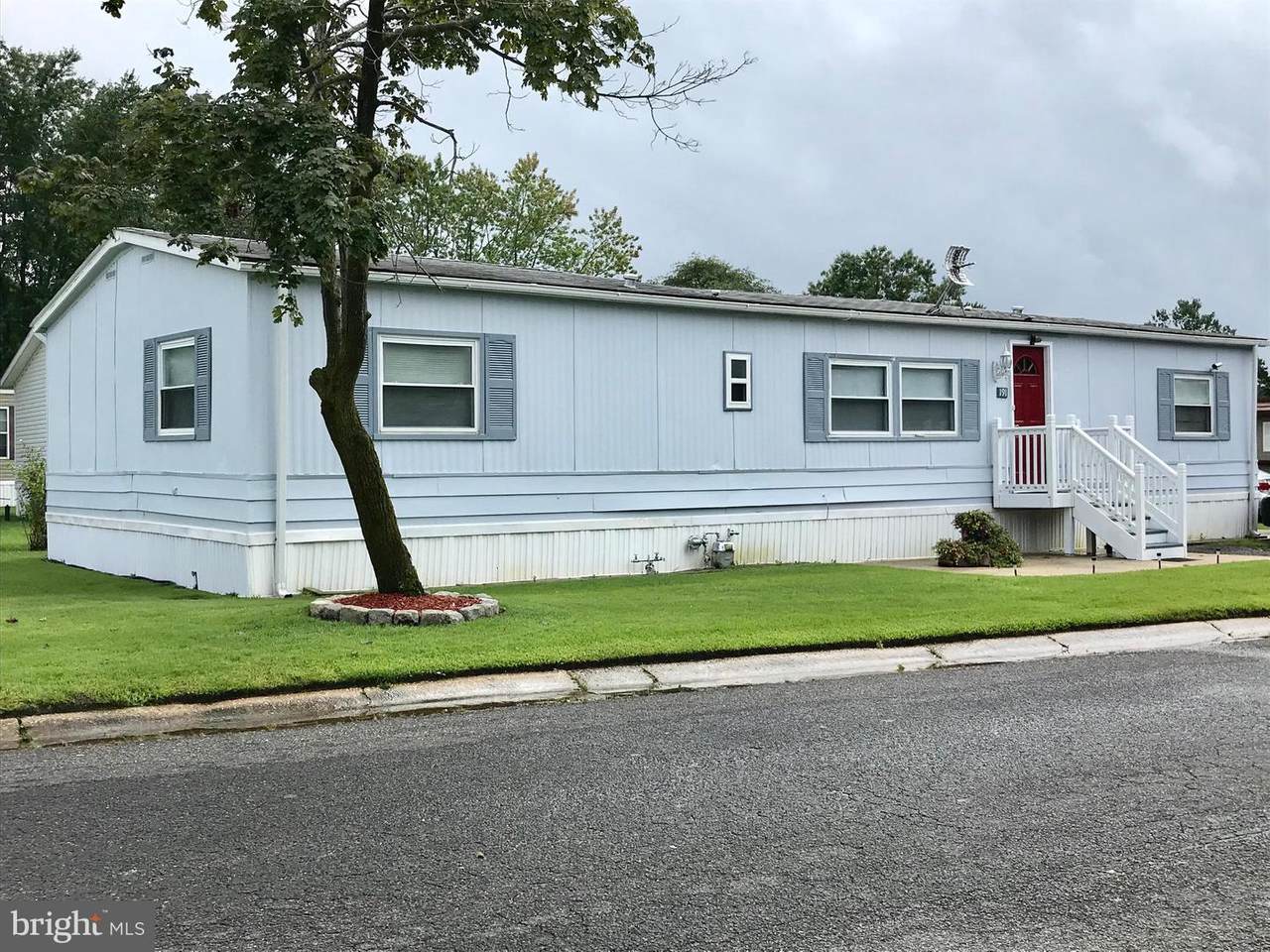1976 N East Ave. - Photo 1