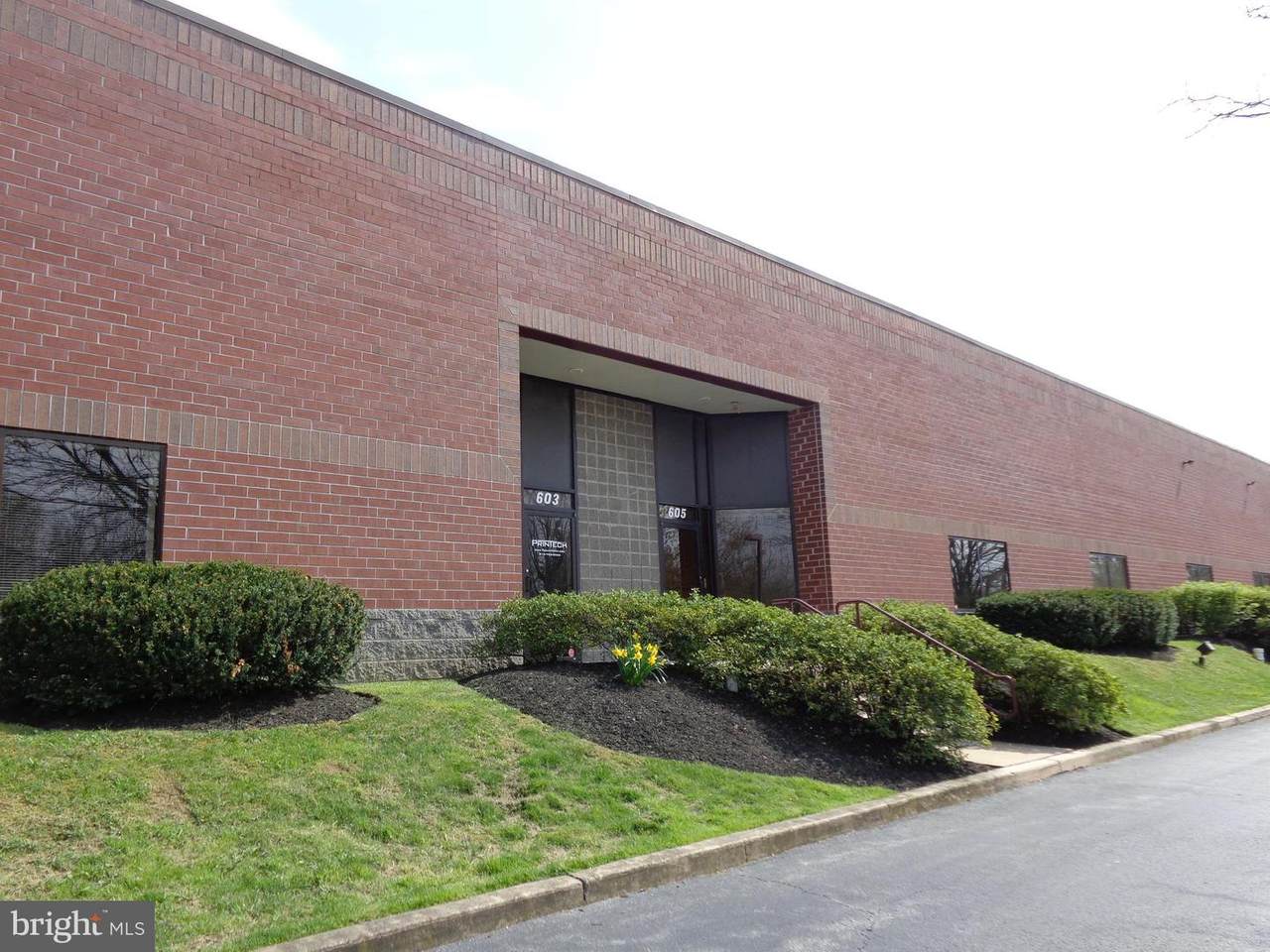 605 Jeffers Circle - Photo 1