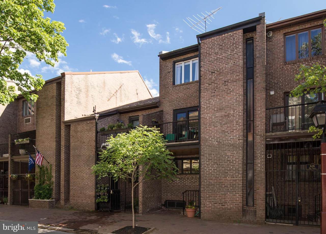 624 Pine Street - Photo 1