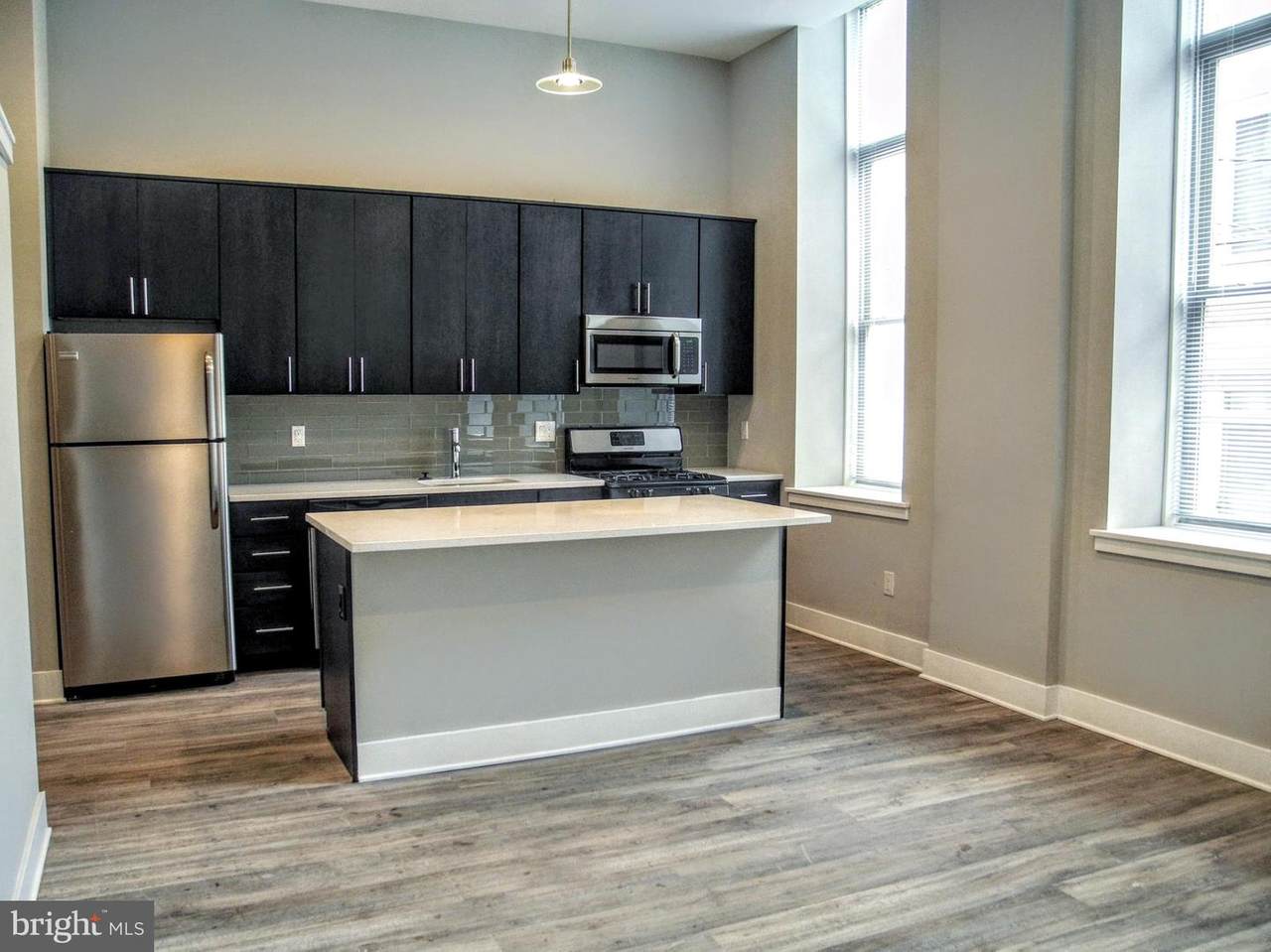 1607 Catharine Street - Photo 1