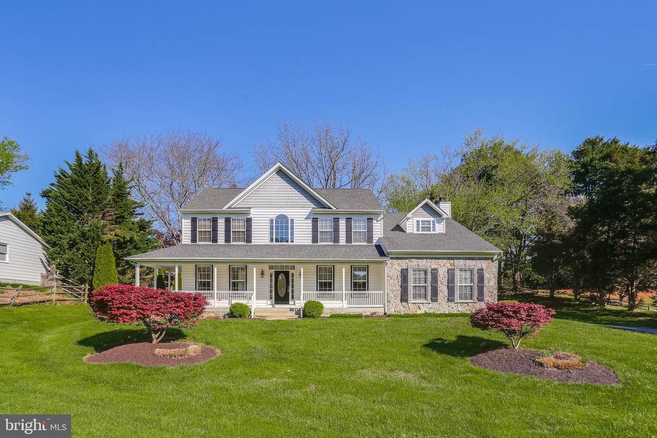 9874 Foxhill Court - Photo 1