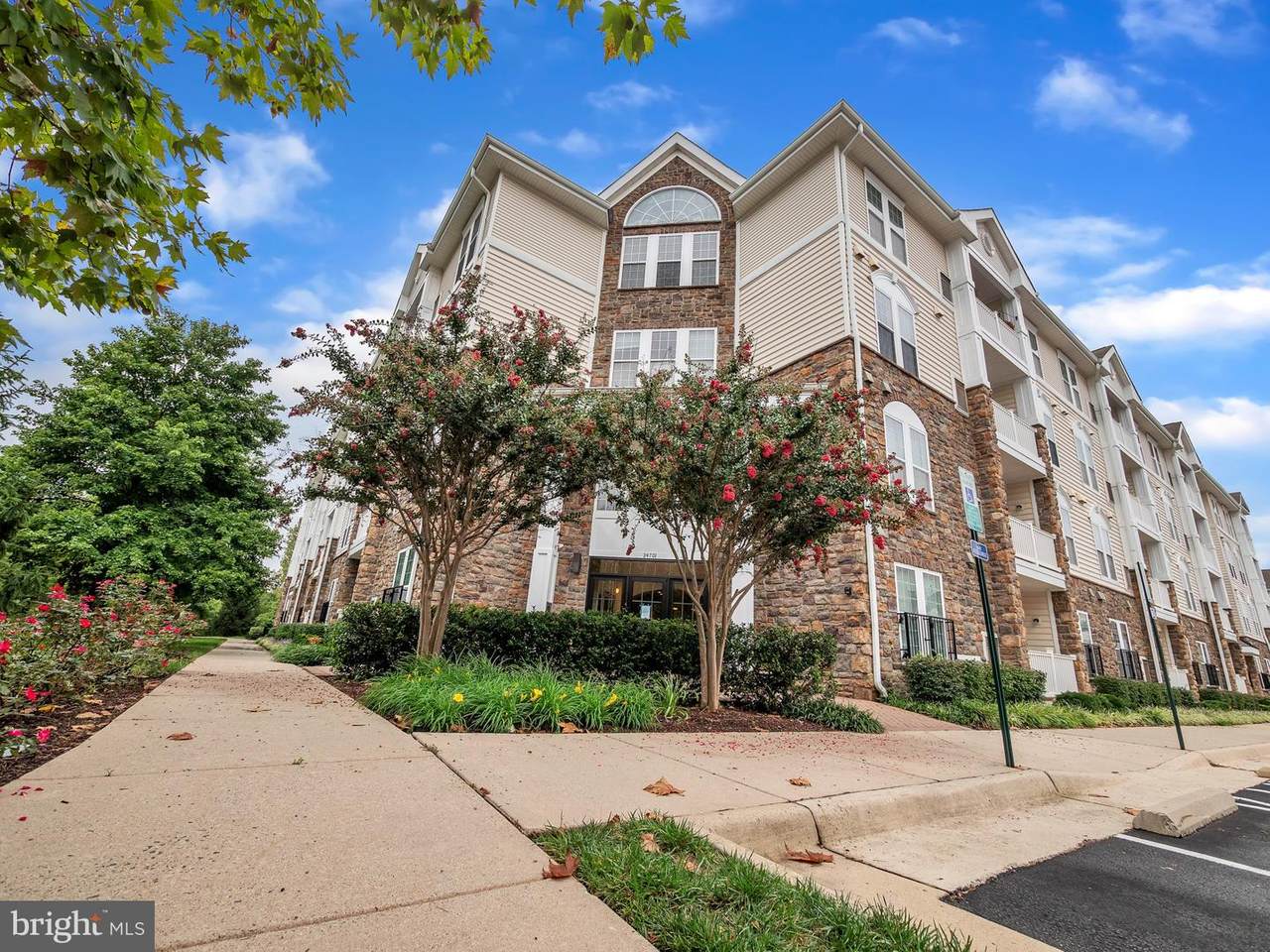 24701 Byrne Meadow Square - Photo 1