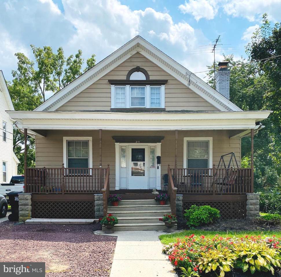 211 Holly Avenue - Photo 1