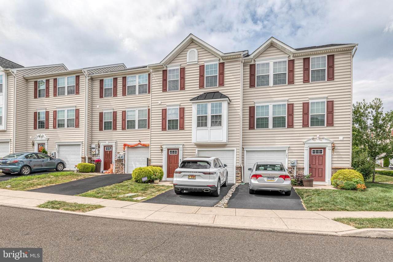 207 Susan Circle - Photo 1