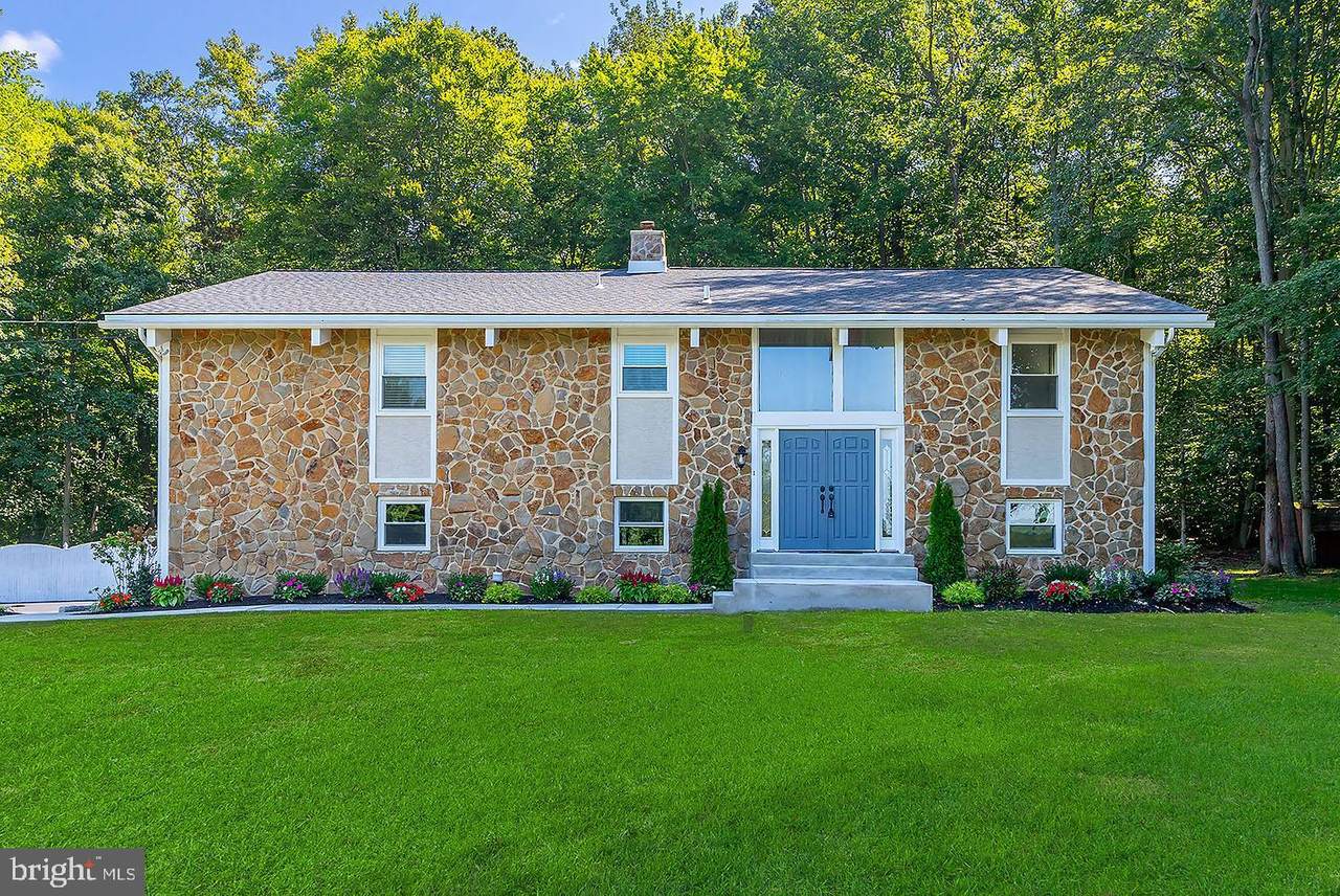 1514 Commissioners Road - Photo 1