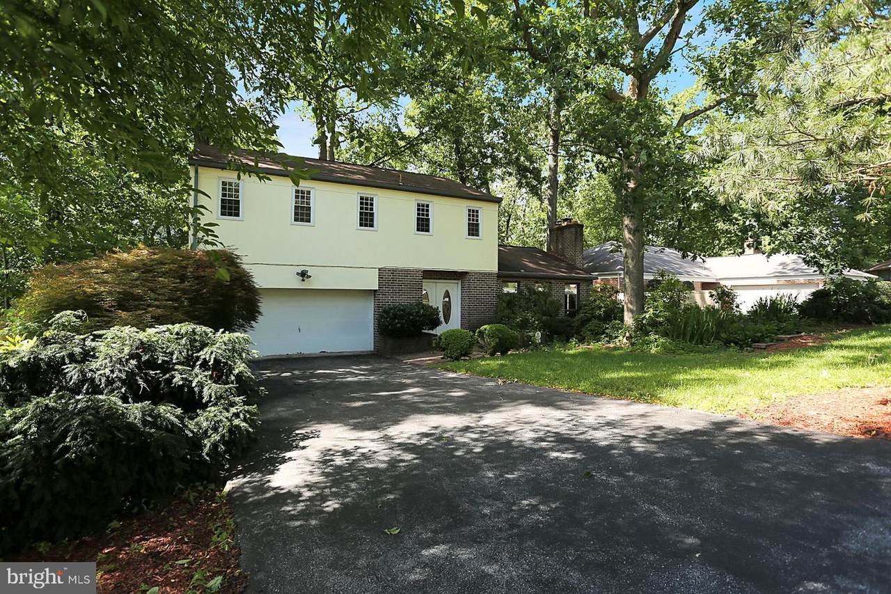 10 Nassau Circle - Photo 1