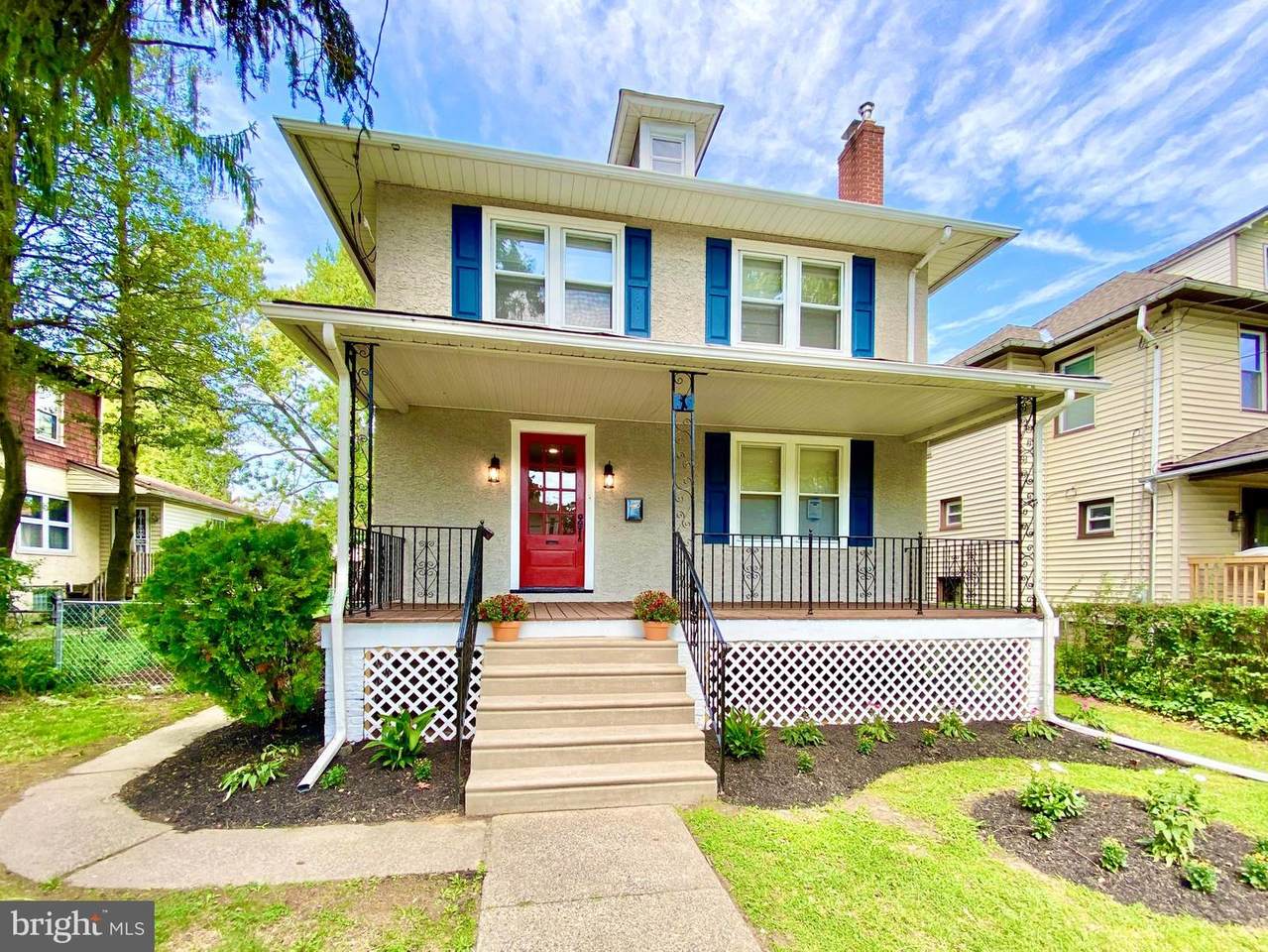 917 10TH Avenue - Photo 1